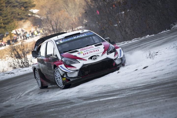 Yaris drifts through snow at WRC race