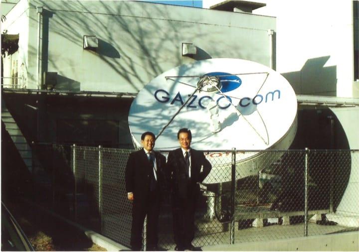 	Akio Toyota and Shigeki Tomoyama pose in front of the GAZOO.com’s parabolic antenna