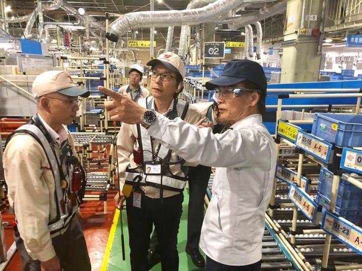 Tomoyama visits a factory for observation