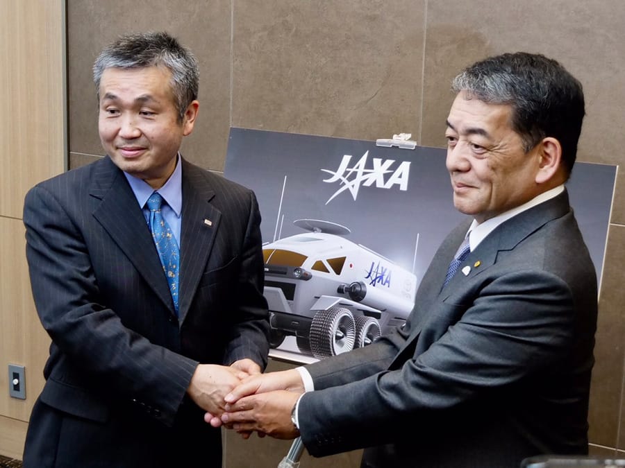 宇宙飛行士のJAXA・若田理事（左）とトヨタ・寺師副社長