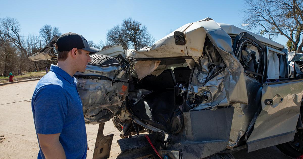 Toyota News 124 命を守った あるトヨタ車と救命士のストーリー トヨタイムズ
